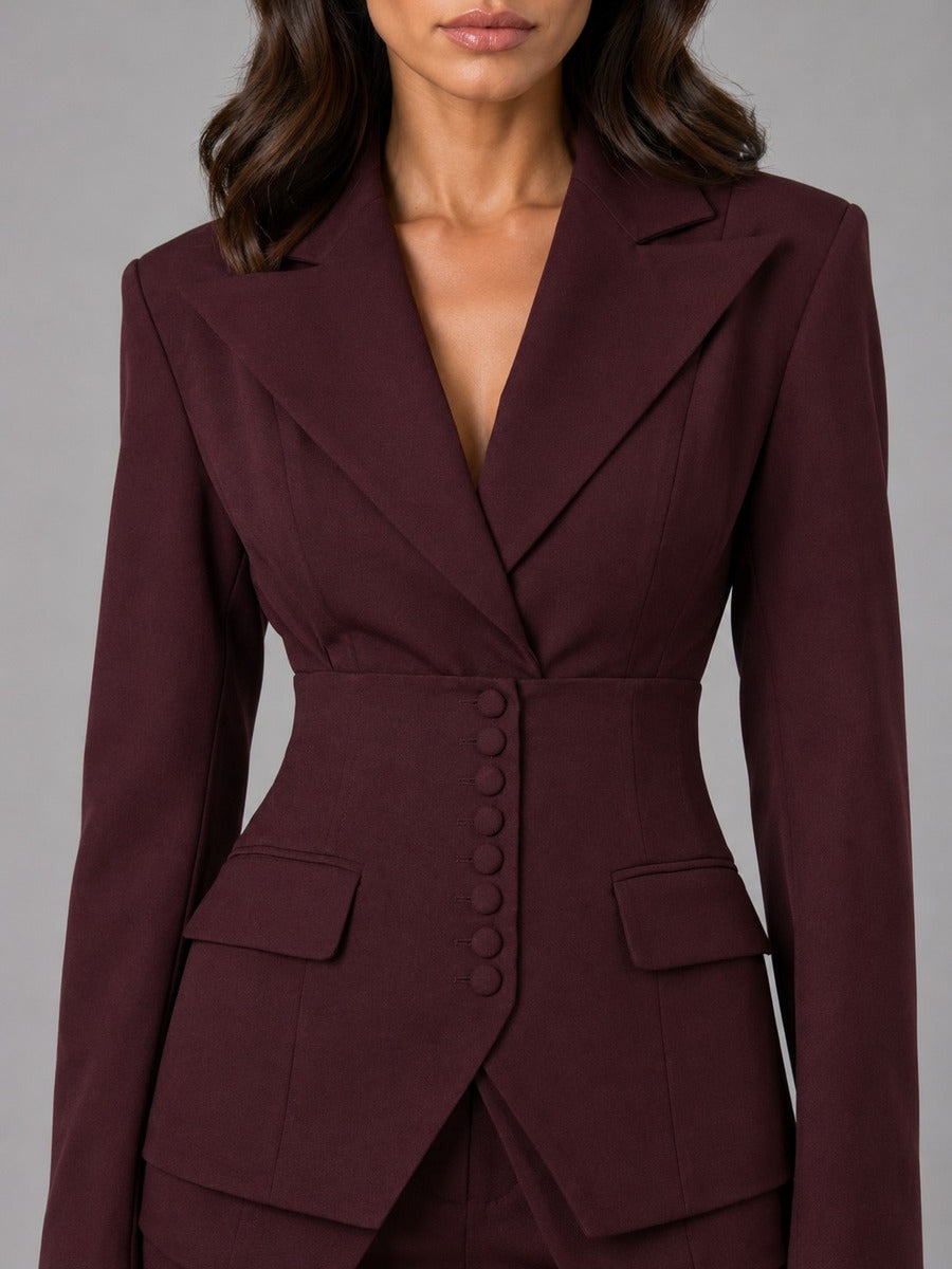 Traje Inés burdeos, detalle de la solapa y la botonadura