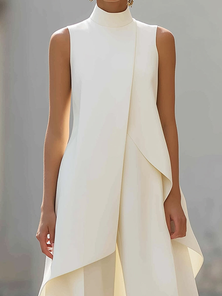 Conjunto Céline en blanco, detalle del cuello alto y la capa