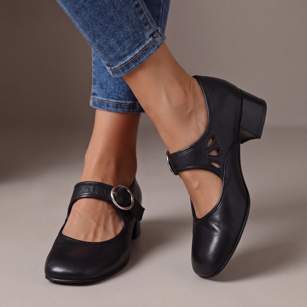 Zapatos Mary Jane Julia en negro