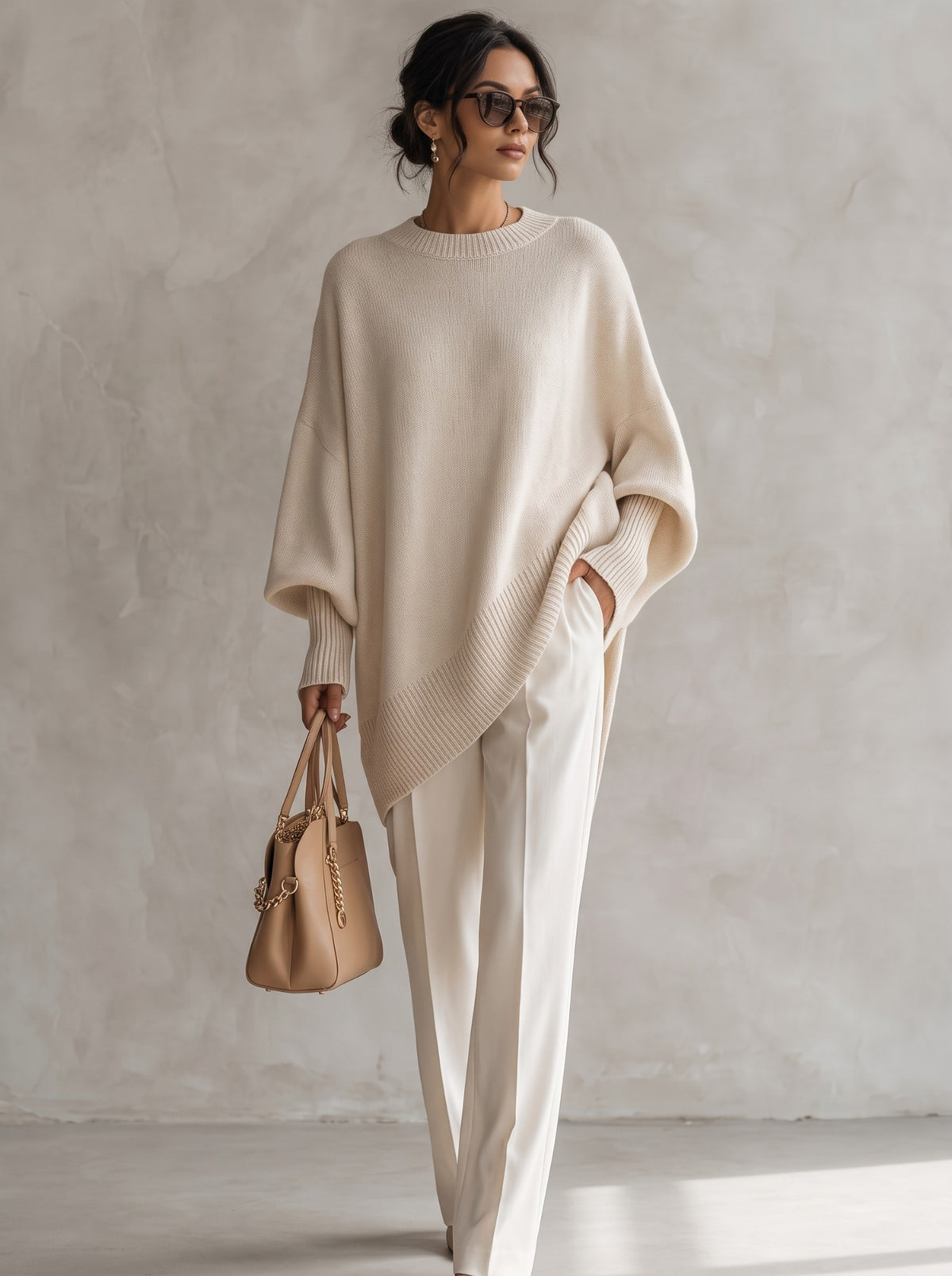 Jersey Isolde crema oversize con pantalón blanco